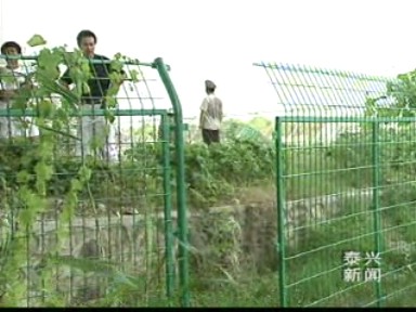 廣陵立交護(hù)欄破壞嚴(yán)重