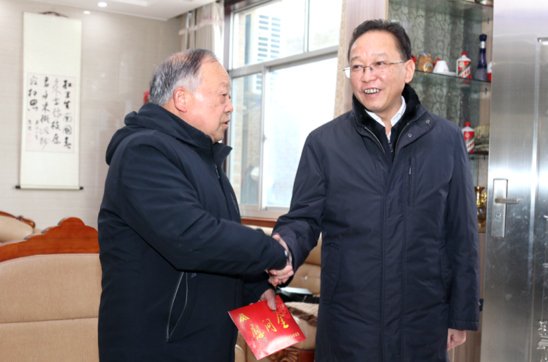 張坤開(kāi)展春節(jié)走訪送溫暖活動(dòng) 把黨的關(guān)懷送到黨員群眾心坎里.png